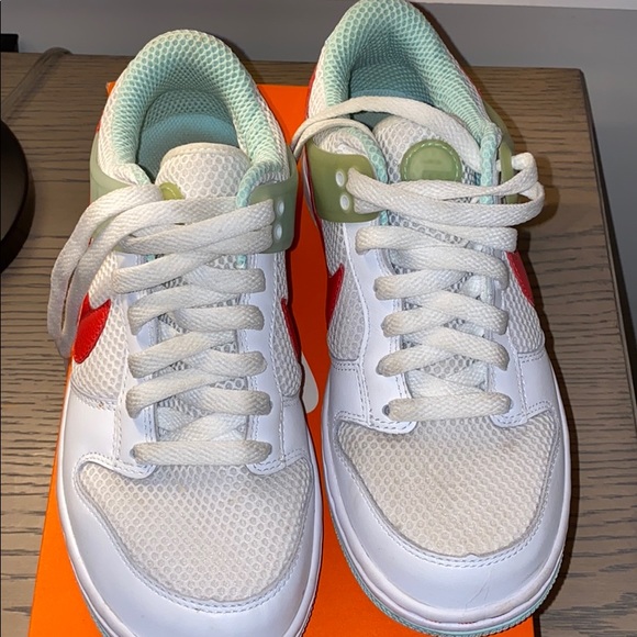 Nike Women's Air Zoom Dunkesto - Size 7